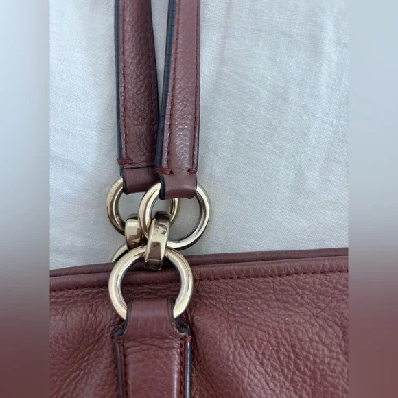 Beautiful Pebbled Leather Coach bag with Gold Details: - Picture 10 of 15